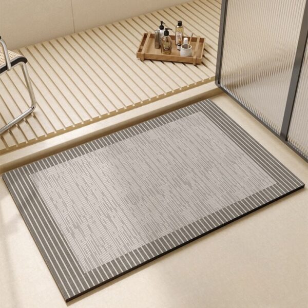 Antracietgrijze badmat luxe met gestreepte textuur voor badkamer.