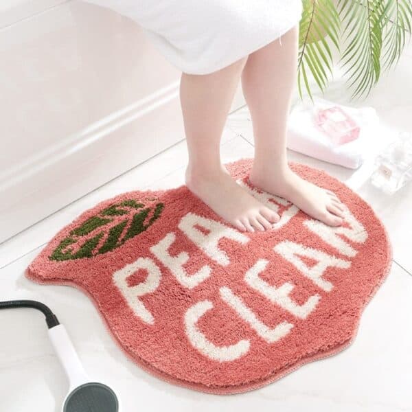 Perzikvormig badmatje met 'PERFECT CLEAN' tekst, badkamerdecoratie.