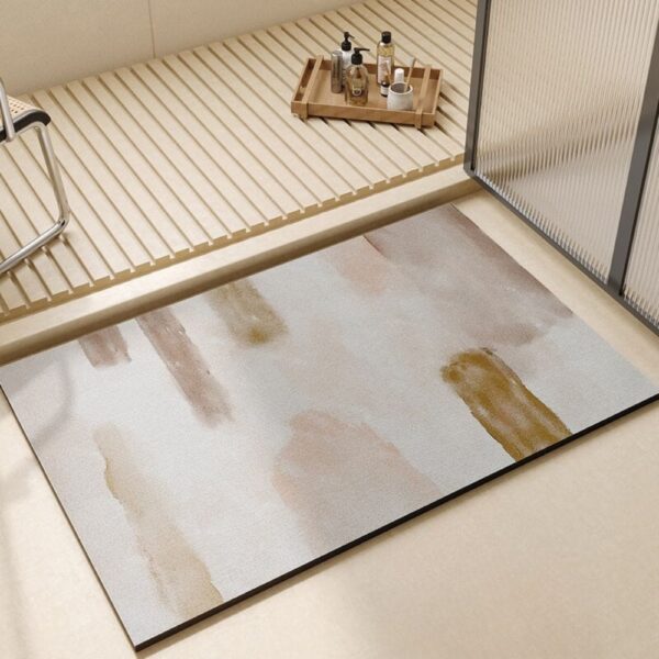 Beige badkamer tapijt met abstracte kleurstreken, modern en stijlvol.