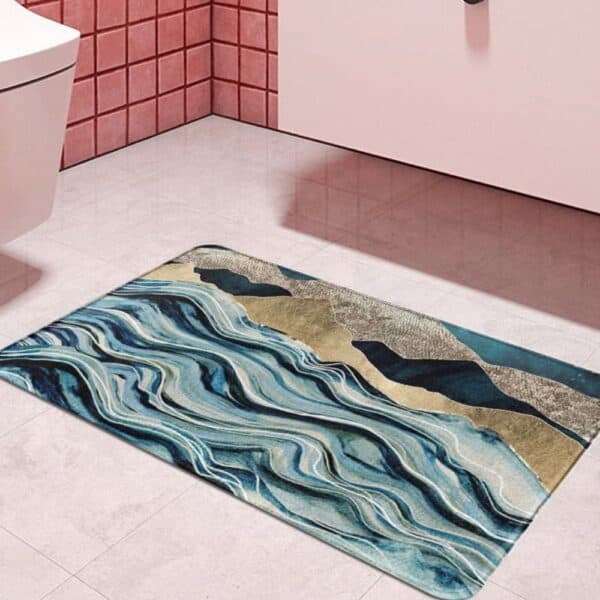 Blauw marmer badkamertapijt met gouden accenten, modern design voor badkamer.