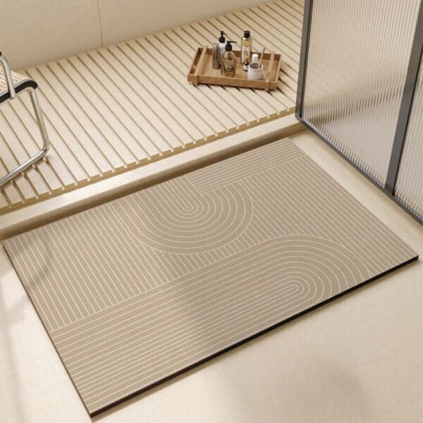 Bruine badkamer mat met geometrisch patroon voor bad en douche.