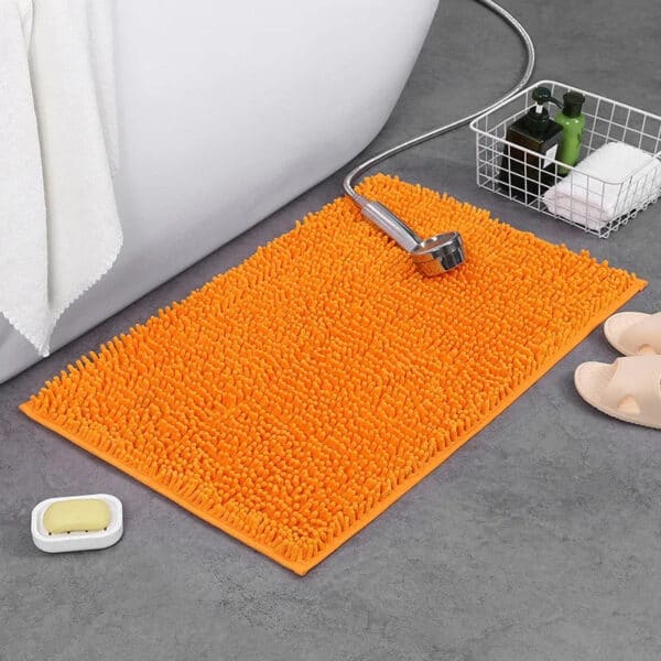 Oranje chenille badmat voor badkamer, anti-slip tapijt met zachte textuur.