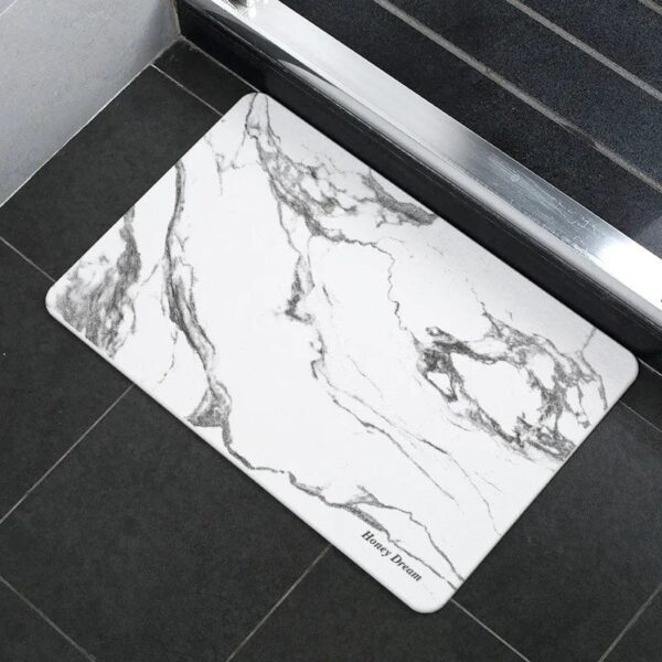 Diatomee badmat met marmerpatroon voor badkamer.