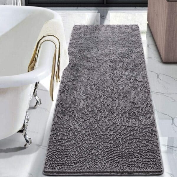 Grijze Chenille badmat voor badkamer met textuur en comfort.