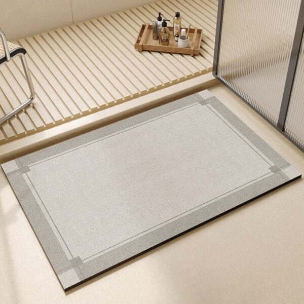 Grijze zilveren badmat voor badkamer met moderne rand.
