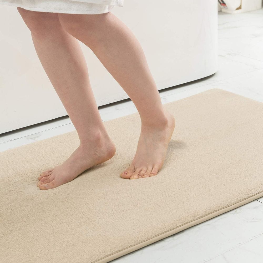 Grote badkamer tapijt anti-slip, beige, voor veiligheid in badkamer.