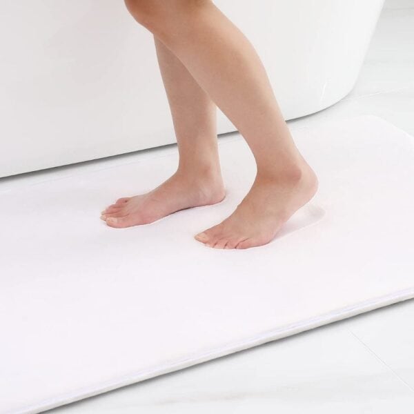 Grote badkamer tapijt met anti-slip eigenschappen voor veiligheid.