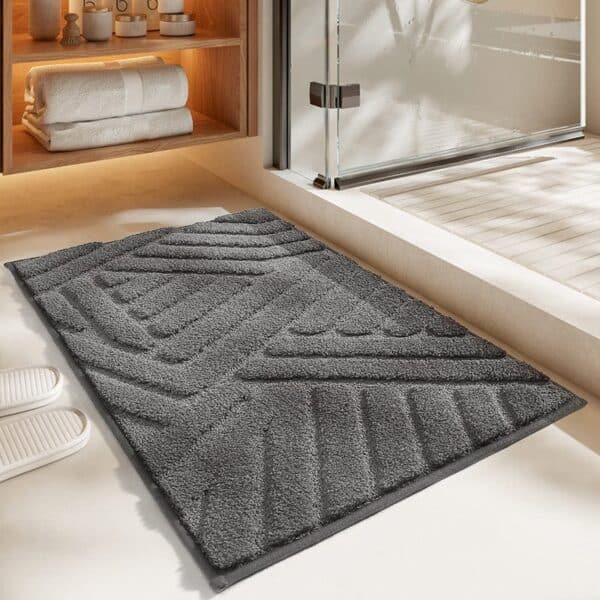 Grote badmat met geometrisch patroon voor badkamer.