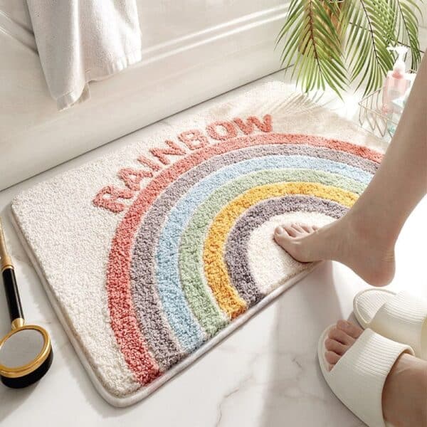 Regenboog badmat voor badkamer, kleurrijk tapijt met 'RAINBOW' tekst.