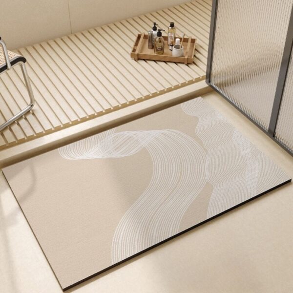 Lichtbeige badmat met witte lijnpatronen voor badkamer.
