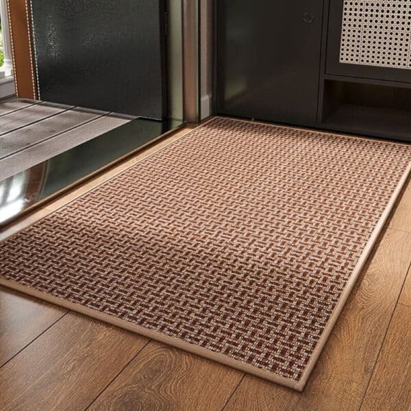 Luxe badmat groot met houten rand en geometrisch patroon voor badkamer.