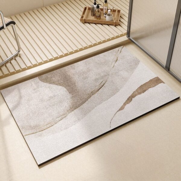 Moderne badkamermat met abstracte textuur in beige en crème.