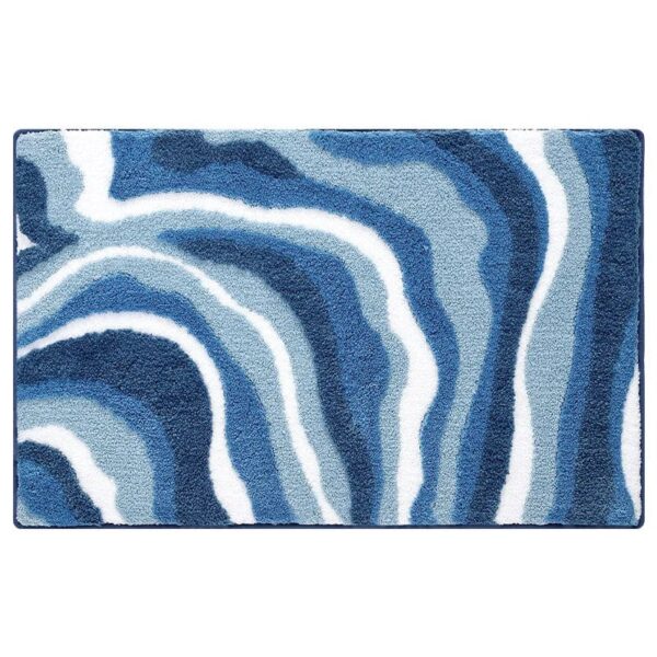 Blauwe golfpatroon badmat met witte strepen.