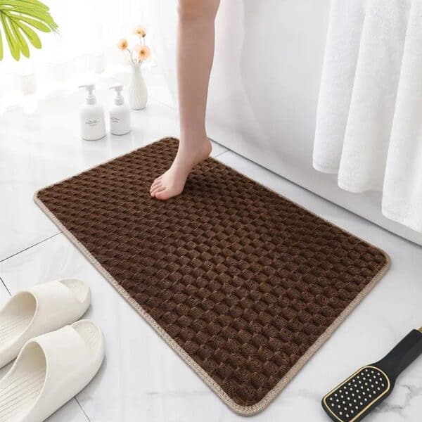 Bruine chocolade badmat met textuur, voor badkamer comfort.