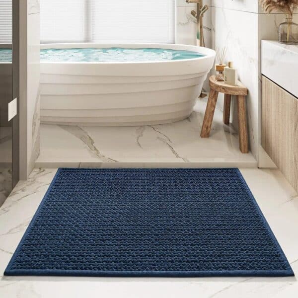 Donkerblauw badkamertapijt voor bad, anti-slip, comfortabel.