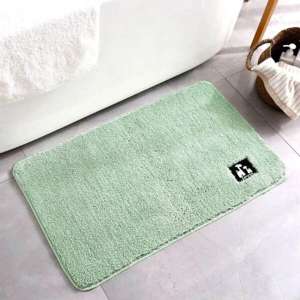Groene badkamer mat voor bad, comfortabel en stijlvol.