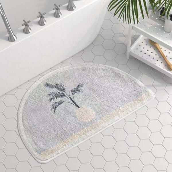 Halve maan grijze badmat met bladpatroon voor badkamer.