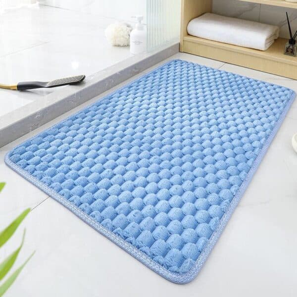Lichtblauwe badmat met antislip textuur voor badkamer.