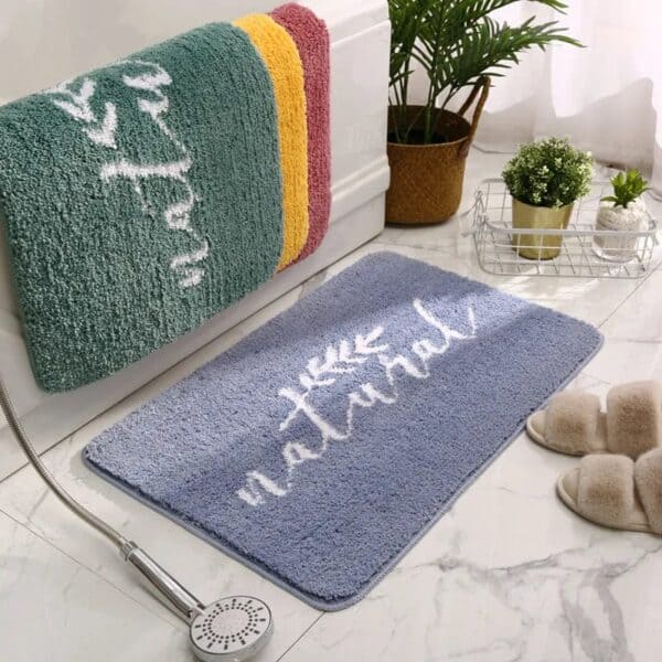 Natuurlijke badmat tapijt met 'natural' tekst, badkamer decoratie.