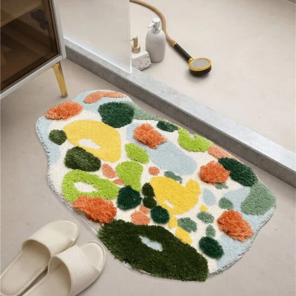 Originele badmat met kleurrijke bloemenpatroon voor badkamer.