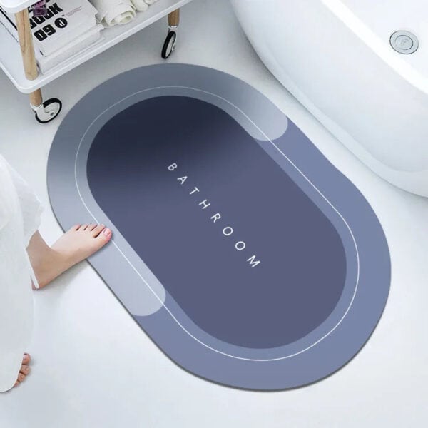 Antislip badkamer mat met 'BATHROOM' tekst, modern design voor veiligheid.
