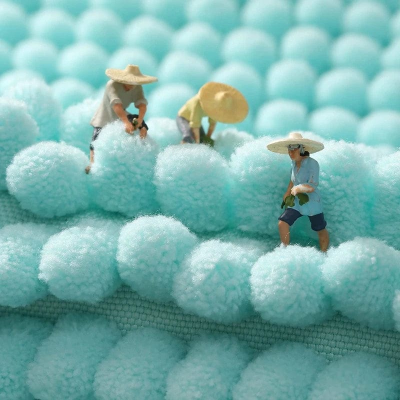 Turquoise badmat met pompons, stijlvol badkamer tapijt.