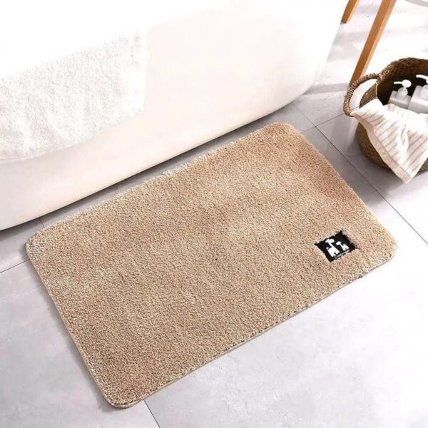 Zachte antislip badmat in beige kleur voor badkamer.