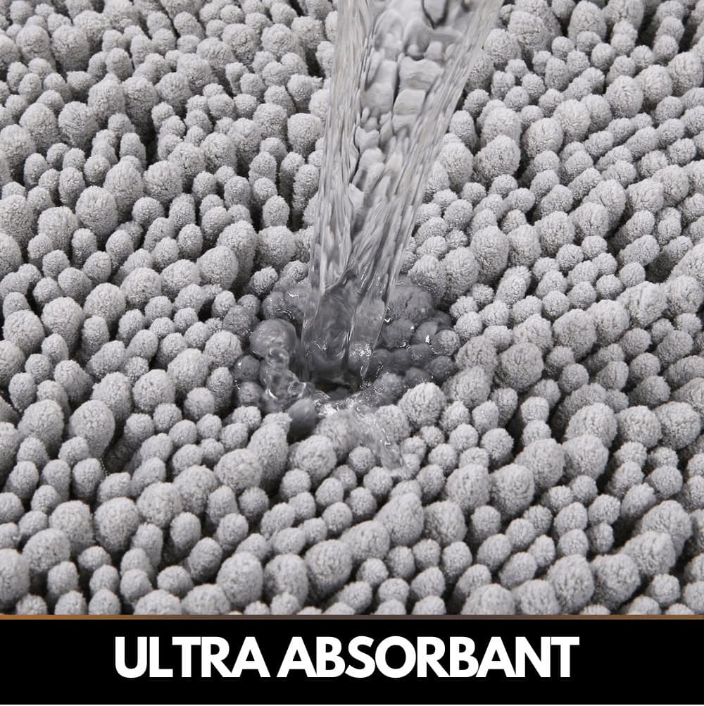 Large non-slip bath mat absorbing water ultra absorbent.