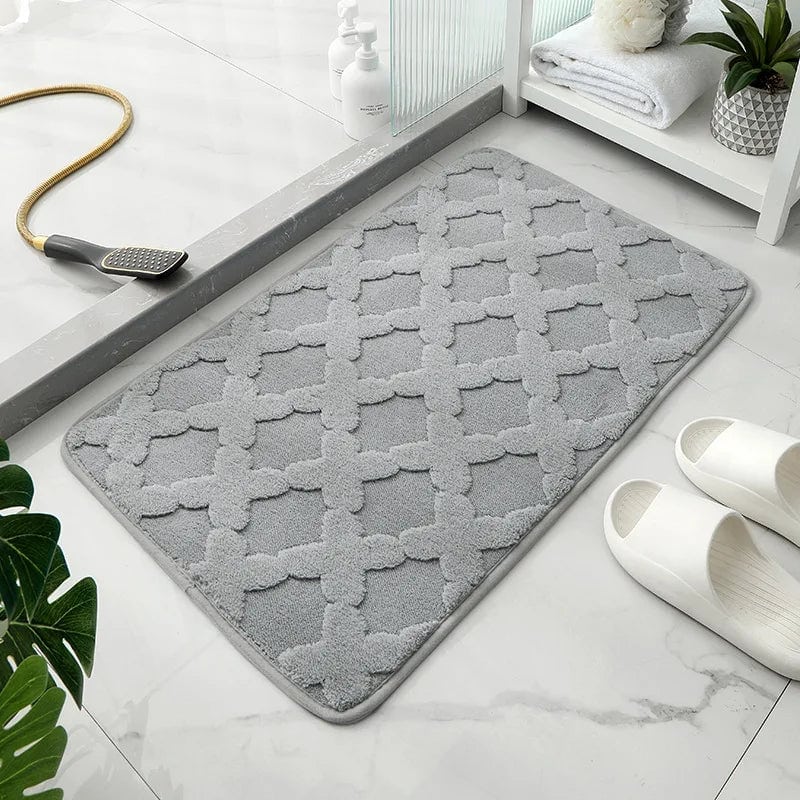 Grey microfibre bath mat with geometric pattern for bathroom.