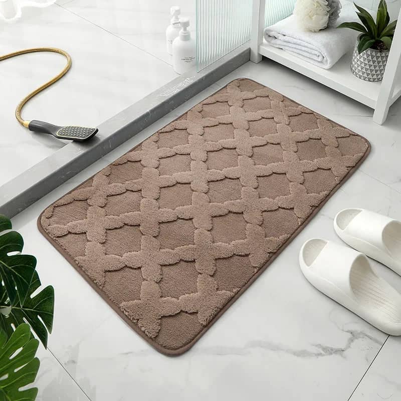 Microfibre bath mat with geometric pattern for bathroom comfort and style.