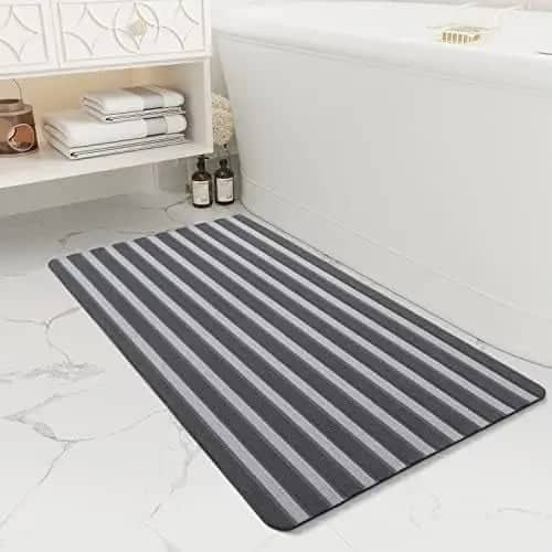 Step Out Bath Mat with Grey Stripes for Modern Bathroom.
