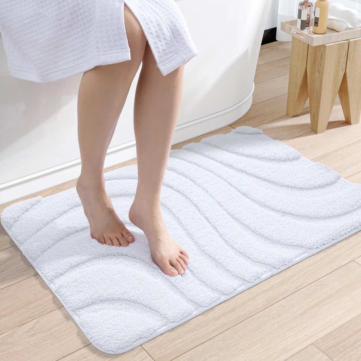 White luxury bath mat with textured design for comfort and style.